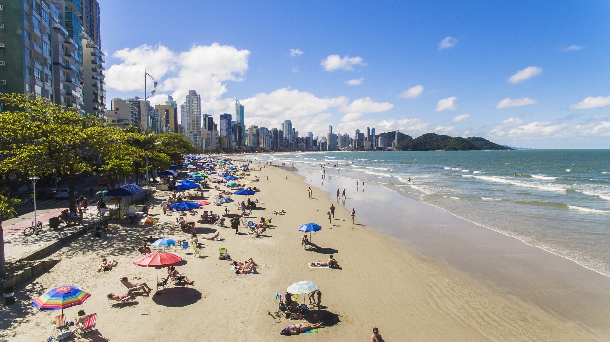 Resultado de imagem para Praias em Balneario Camboriu