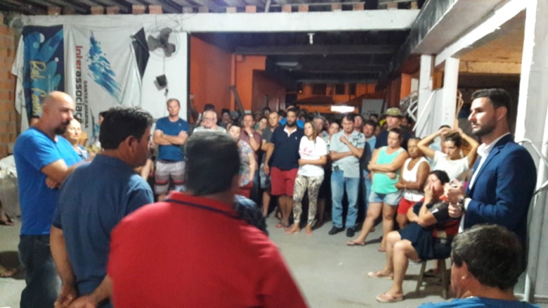 Deputado Felipe Estevão em reunião com os comerciantes de Balneário Camboriú