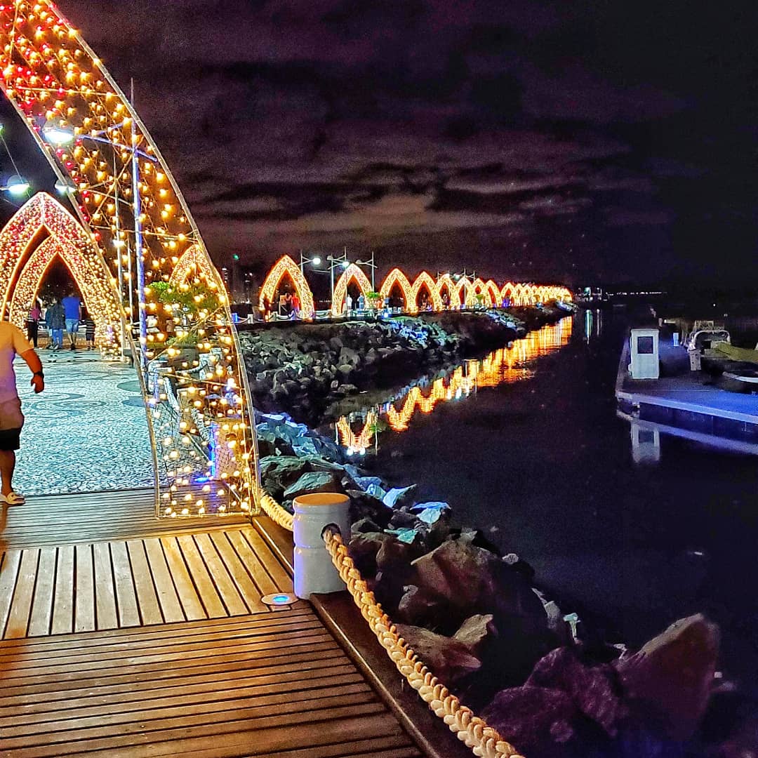 Pontos turísticos de Balneário Camboriú recebem decoração natalina Pontos turísticos de Balneário Camboriú recebem decoração natalina
