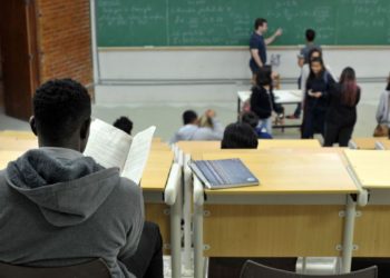 © Arquivo Agência Brasil
Educação

UnB reserva vagas para negros desde o vestibular de 2004


Percentual de negros com diploma cresceu quase quatro vezes desde 2000, segundo IBGE