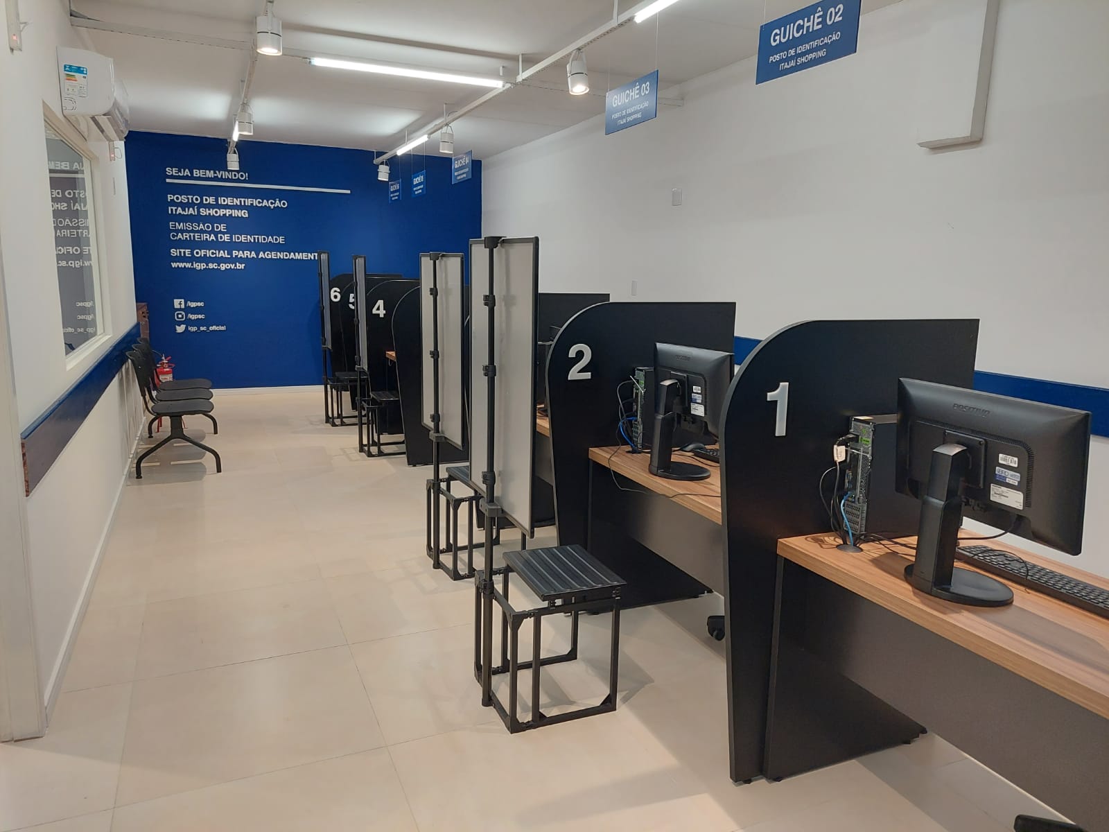 IGP inaugura equipamento digitalizado para confecção de carteiras de  identidade em Três Coroas - Secretaria da Segurança Pública