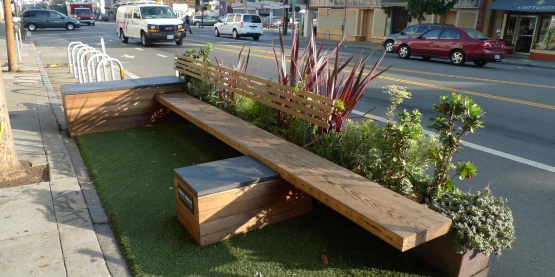 Foto: Parklet na Valencia Street, em San Francisco, USA. Fonte: Wikimedia