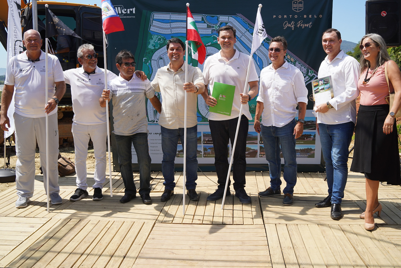 Wert Empreendimentos finca bandeira em Porto Belo com autorização para  início das obras de condomínio com campo de golfe iluminado