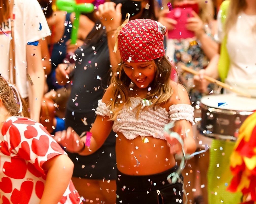 Floripa Shopping promove Bailinho de Carnaval Infantil com oficinas de  confecção de adereços e customização de abadás - Acontecendo Aqui