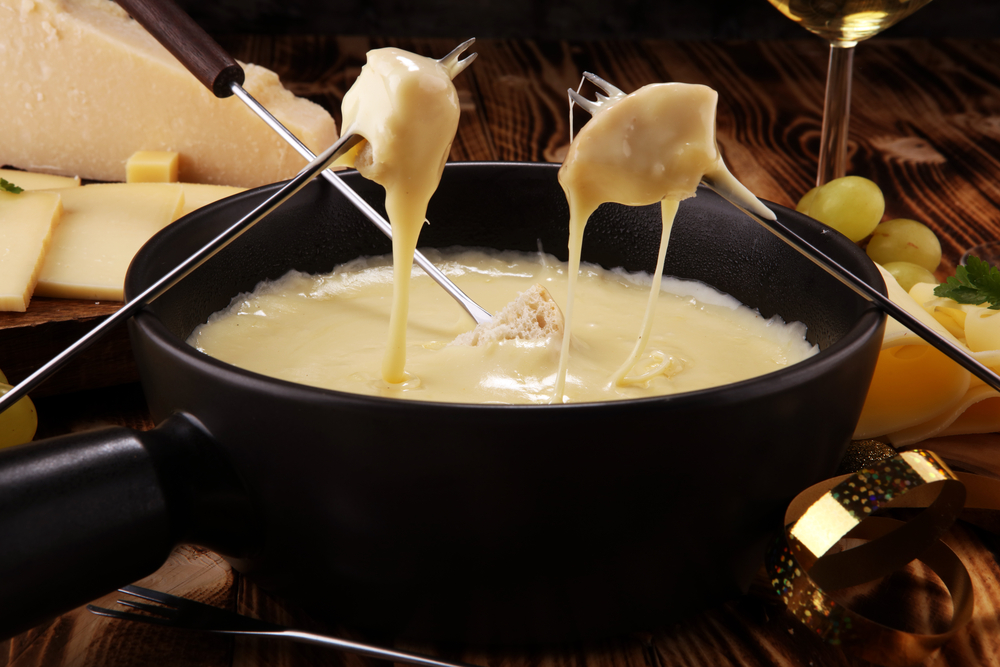 Fondue de Queijo Cremoso uma receita prática para noites aconchegantes