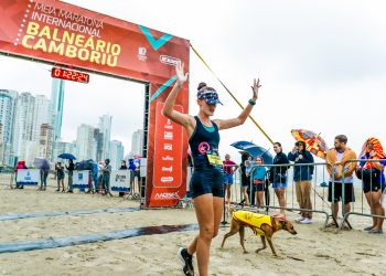 Fabrícia Stedille, campeã dos 21 km Feminino - Foto: Alexandre Assis Carvalho/Foco Radical/Corre Brasil