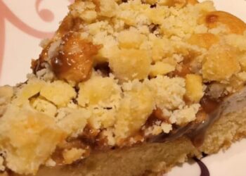 Cuca de Banana com Doce de Leite