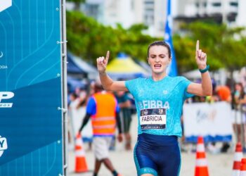 Evento tradicional do calendário de corridas do Sul do Brasil tem maior edição da história, com 5 mil atletas em ação neste sábado (12) e domingo (13). Fabricia Stedille (foto) conquistou o tricampeonato da prova - Foto: G2 Filmes/Corre Brasil